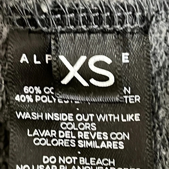 Alphalete Distressed Long Sleeve Crop Top in Gray - Size XS - Picture 5 of 7